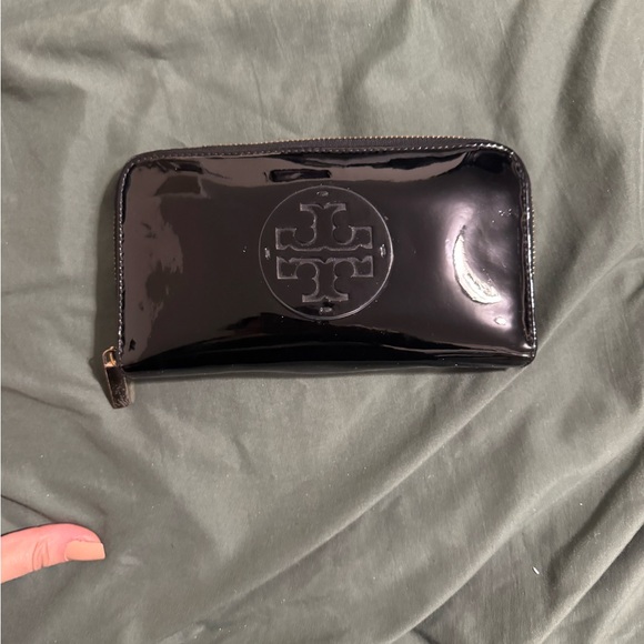 Tory Burch Handbags - Tory Burch Black Patent Logo Zip Wallet with Gold-Tone Pull